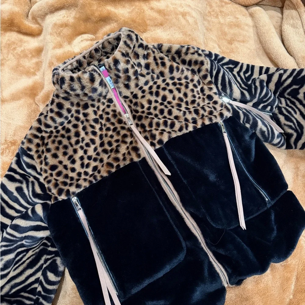 NWOT Nikki Jones Faux Fur Oversized Jacket - Picture 1 of 8